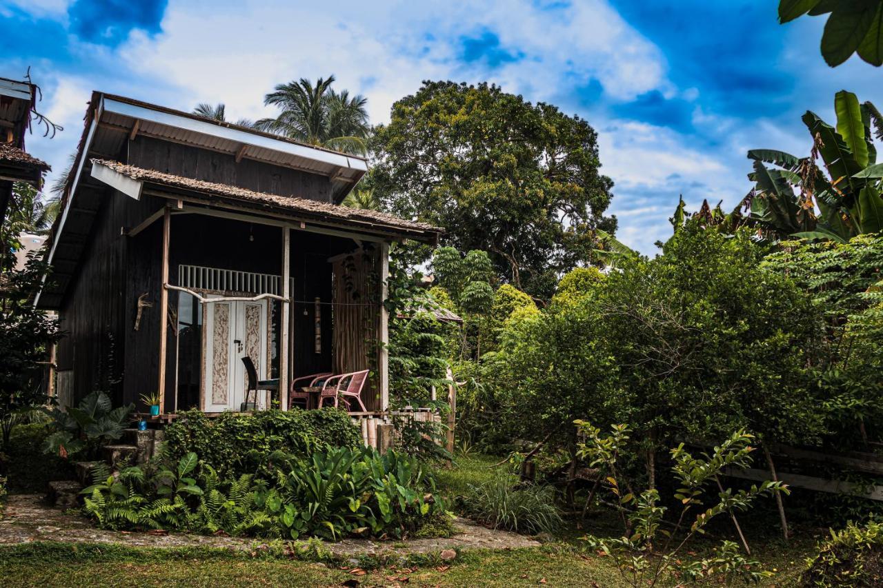 Sanctum Una Una Eco Dive Resort Pulau Unauna Exterior photo