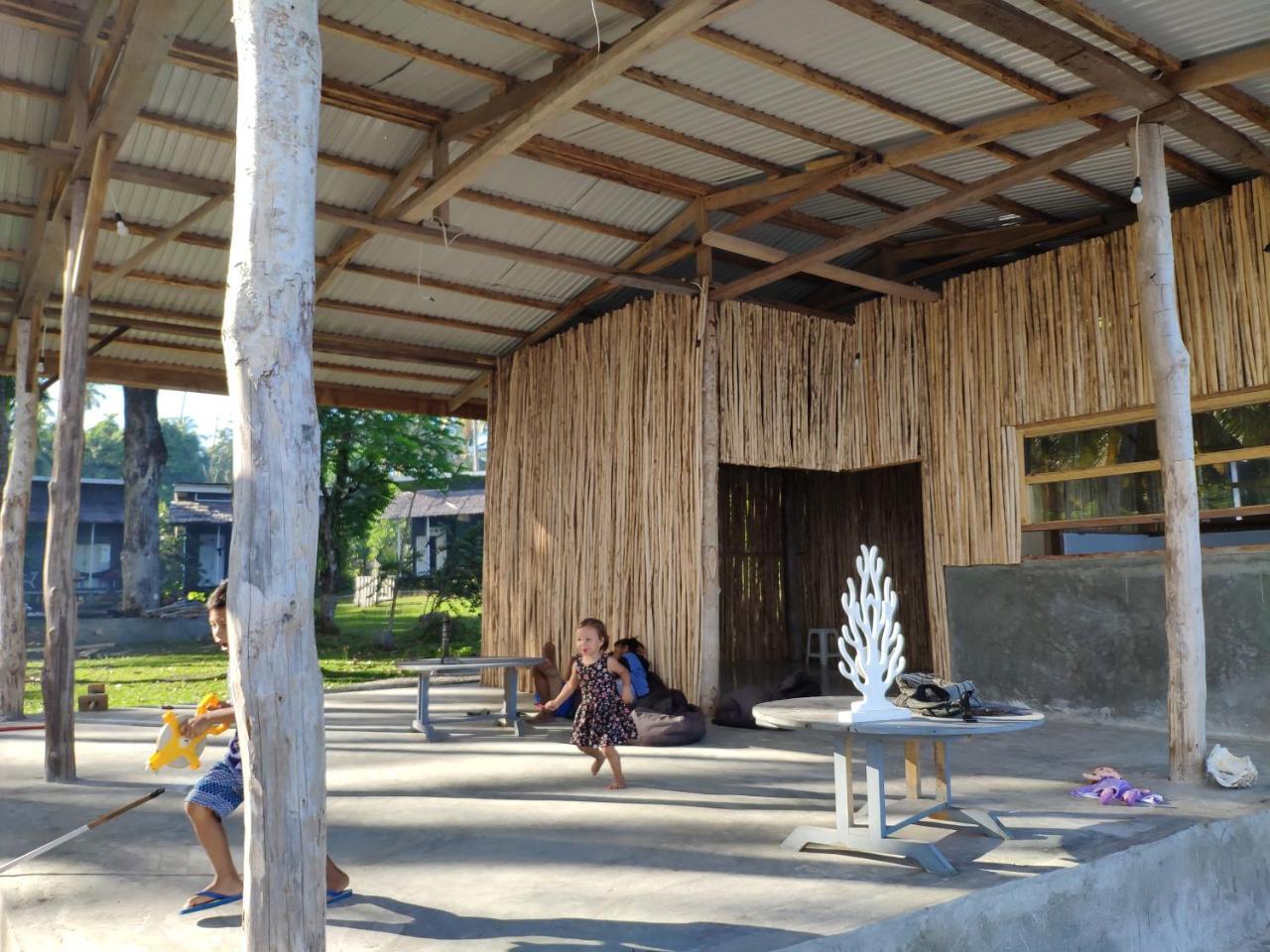 Sanctum Una Una Eco Dive Resort Pulau Unauna Exterior photo